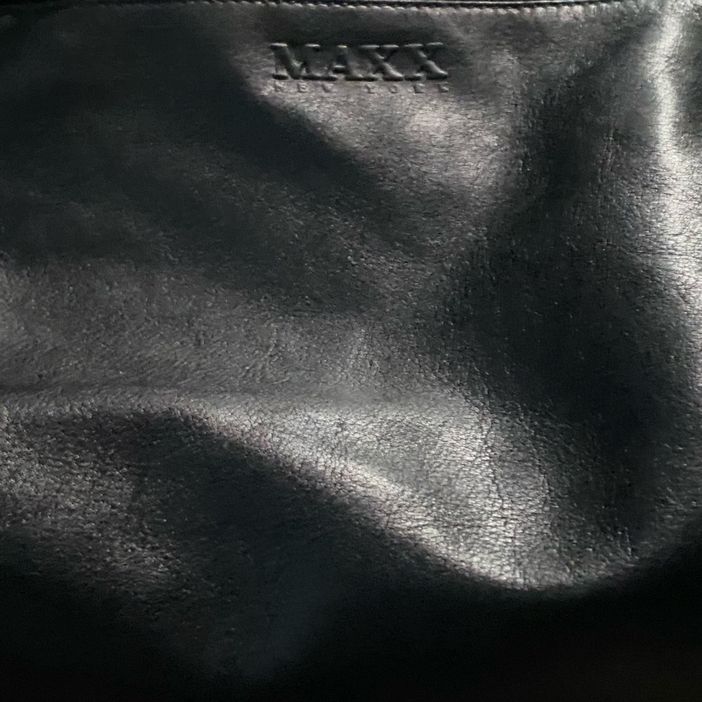 MAXX New York black leather purse